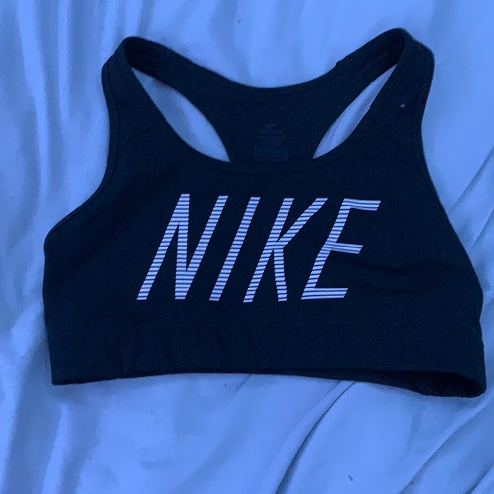 nike M sports bra